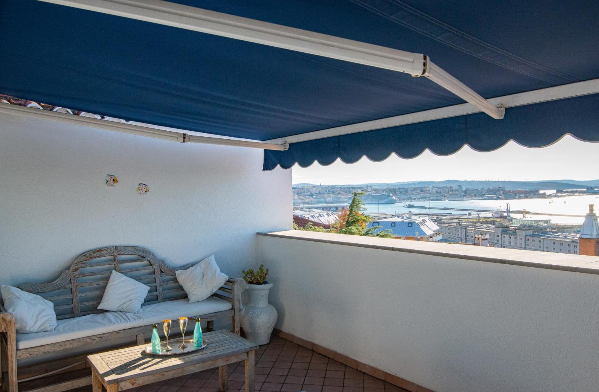 La Mansarda Delle Meraviglie B&B Superior Trieste Luaran gambar